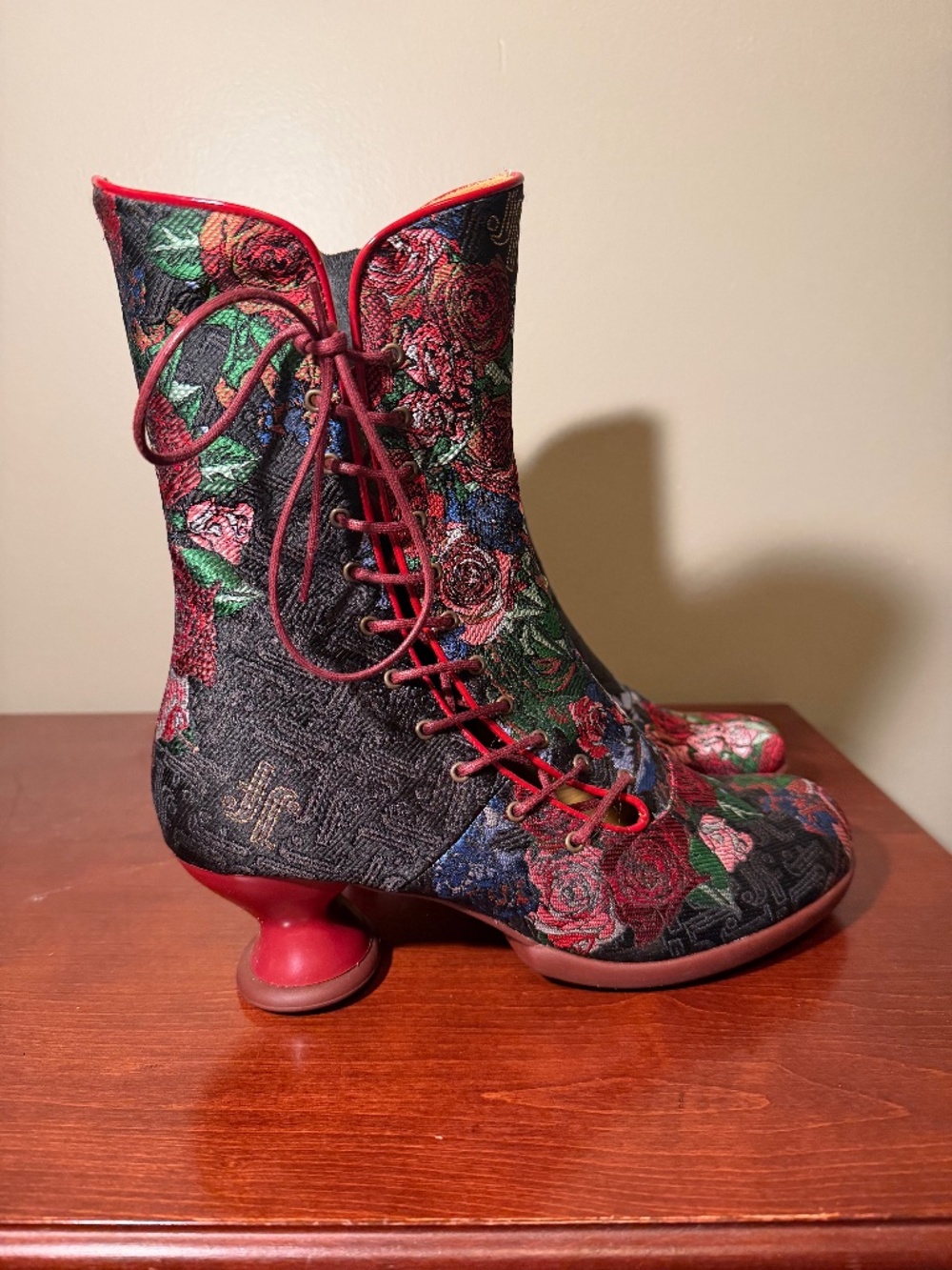 Fluevog Enneagram Spontaneous side lace boot